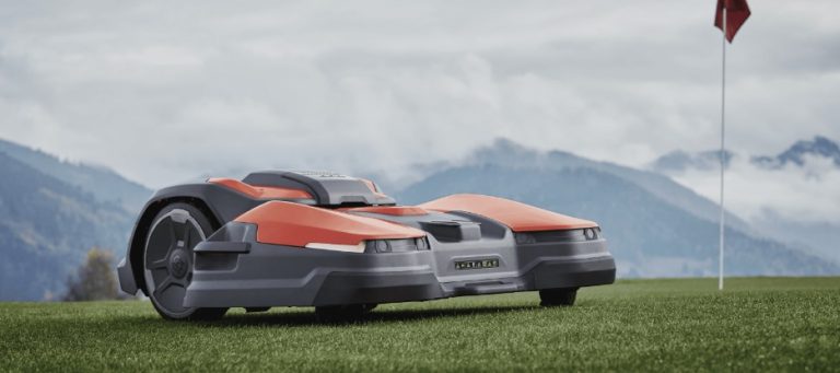 Automower der Rasenroboter für Stadion und Sportplatz