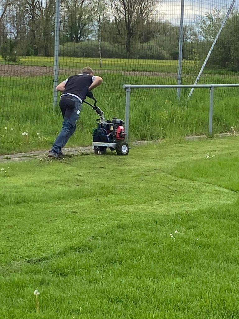 Installation mit der Kabelverlegemaschine